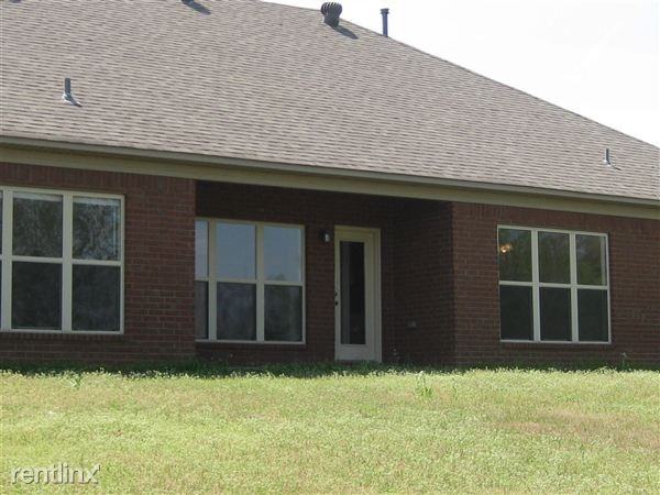 1318 Walker Pkwy - Photo 3 of 9