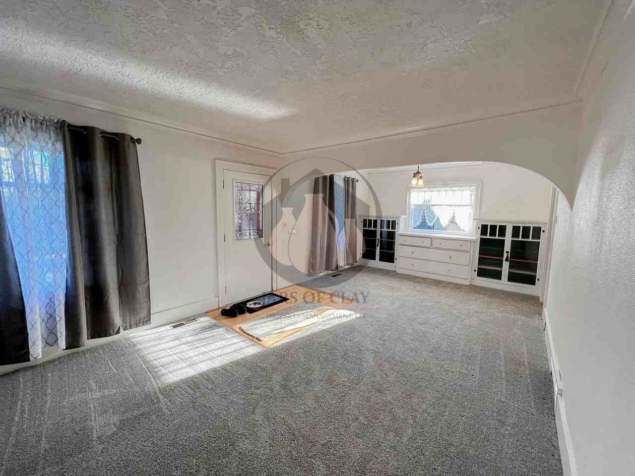 1616 Center St Ne - Photo 3 of 24