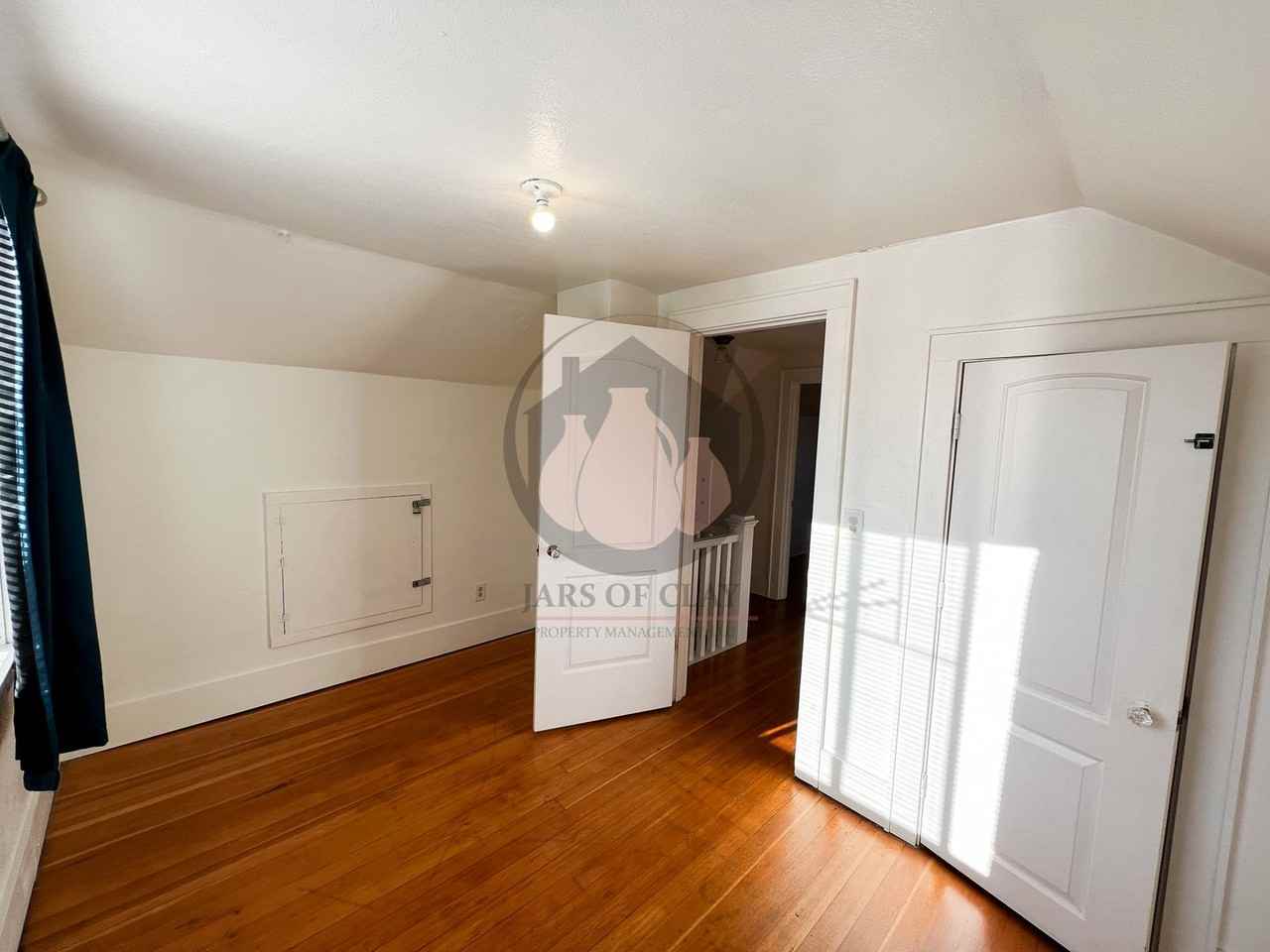 1616 Center St Ne - Photo 4 of 24