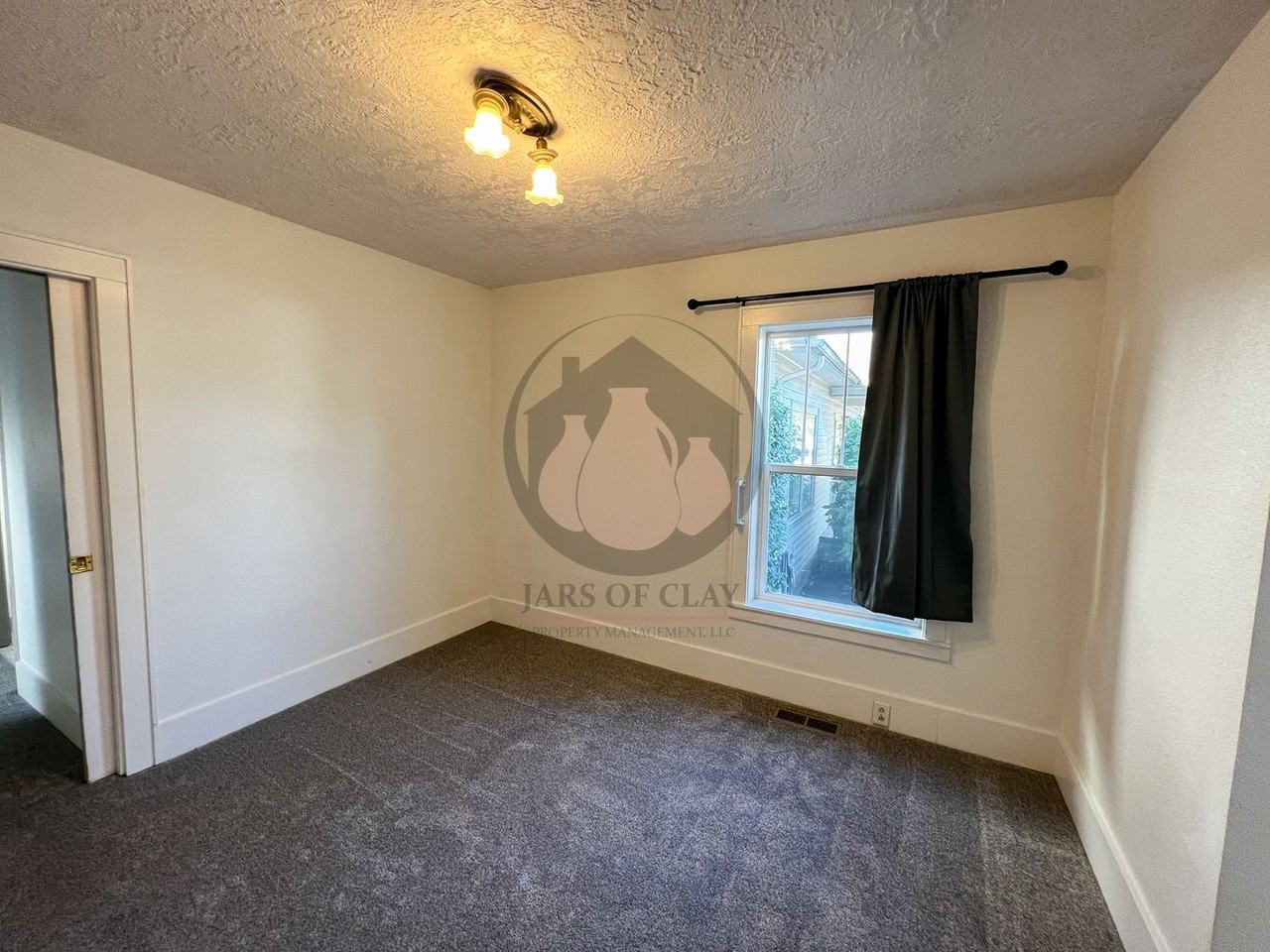 1616 Center St Ne - Photo 5 of 24