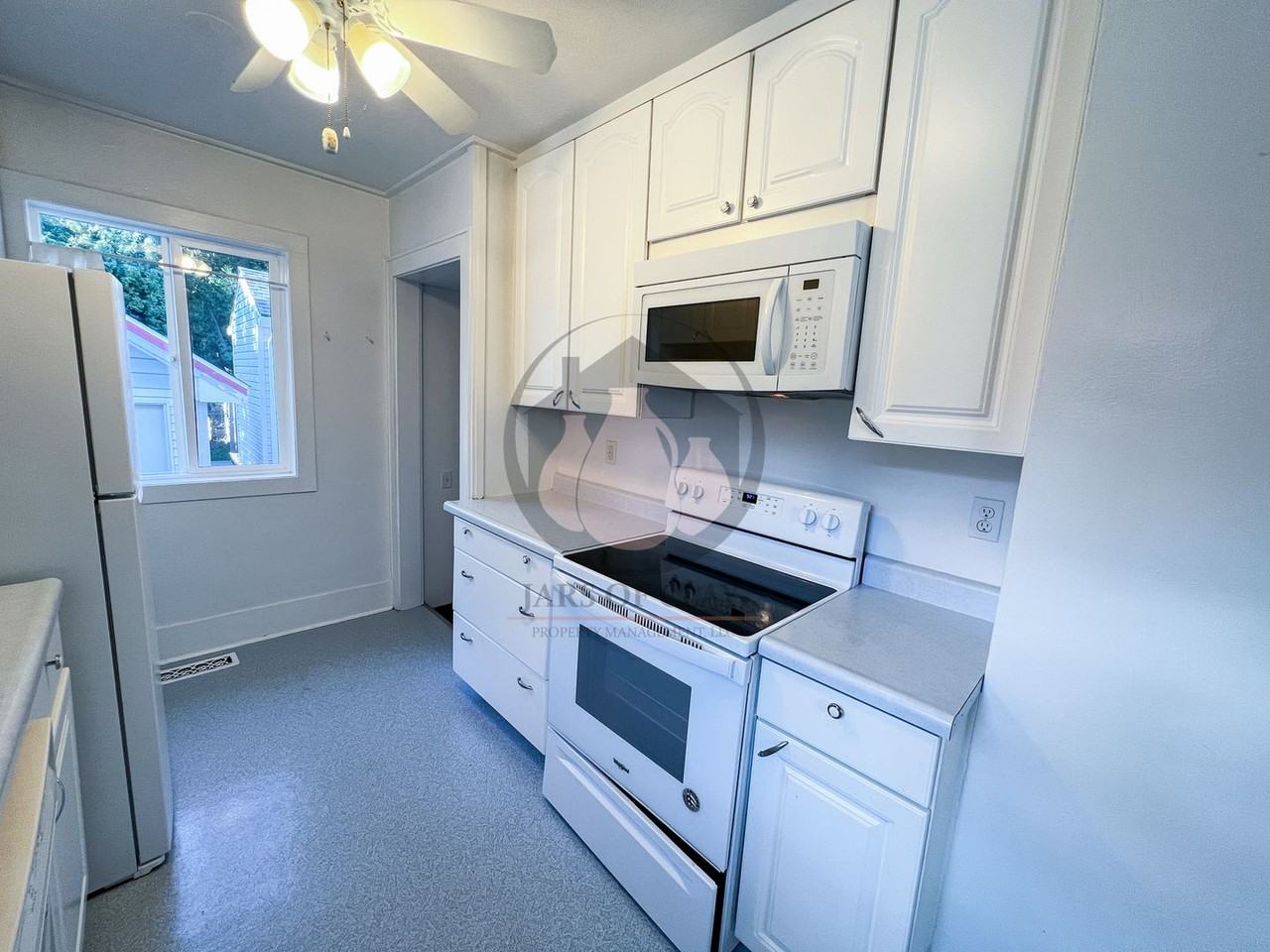 1616 Center St Ne - Photo 7 of 24