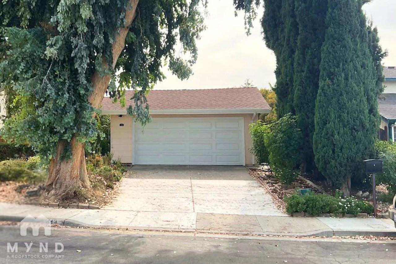 414 Gwinn Ct - Photo 3 of 7