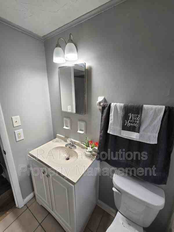 281 S Napoleon Ave - Photo 3 of 16