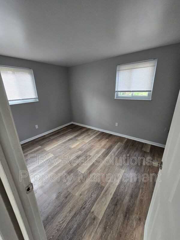 281 S Napoleon Ave - Photo 6 of 16