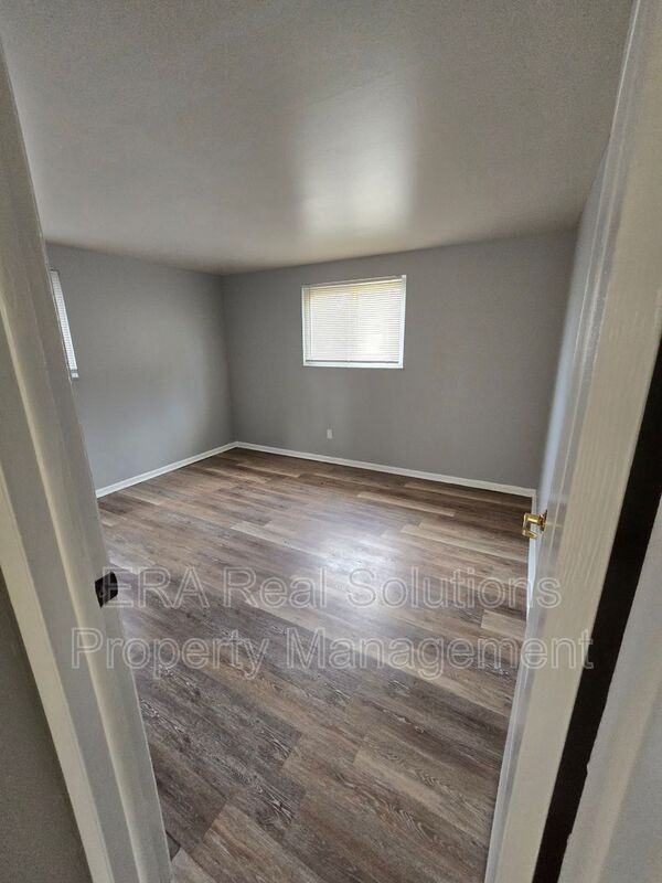 281 S Napoleon Ave - Photo 5 of 16
