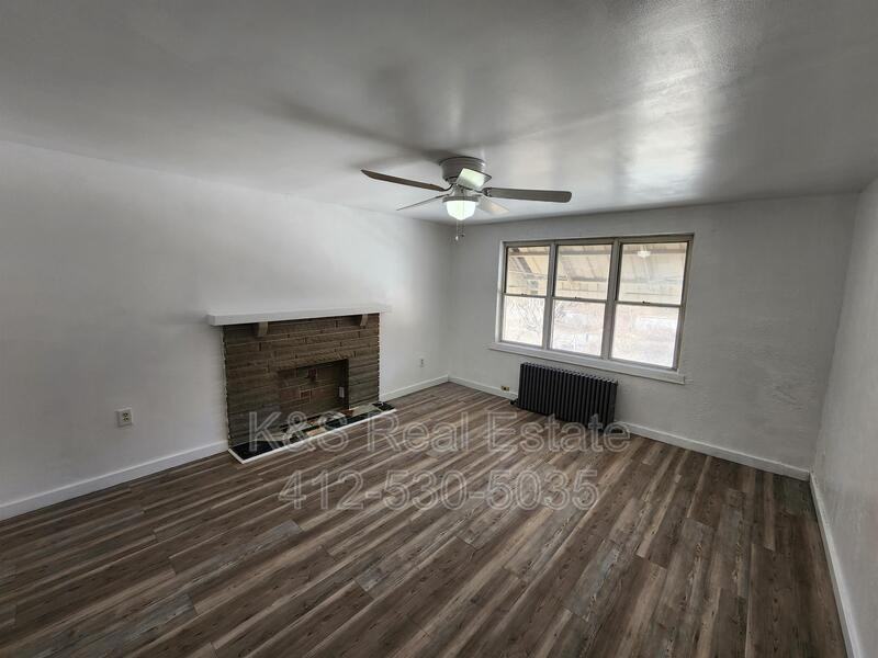 287 Fleet St - Photo 3 of 9