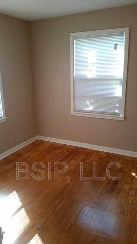 1141 Ne Chester Ave - Photo 5 of 8