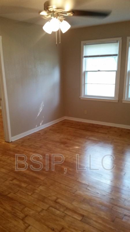1141 Ne Chester Ave - Photo 7 of 8