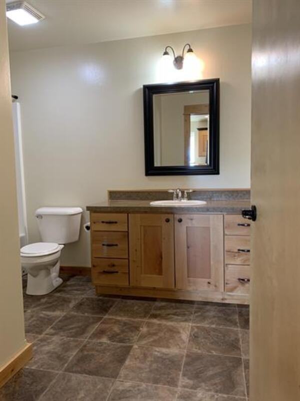 1021 Enterprise Dr - Photo 7 of 15