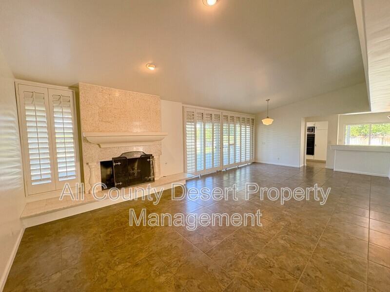 73394 Tamarisk St - Photo 4 of 28