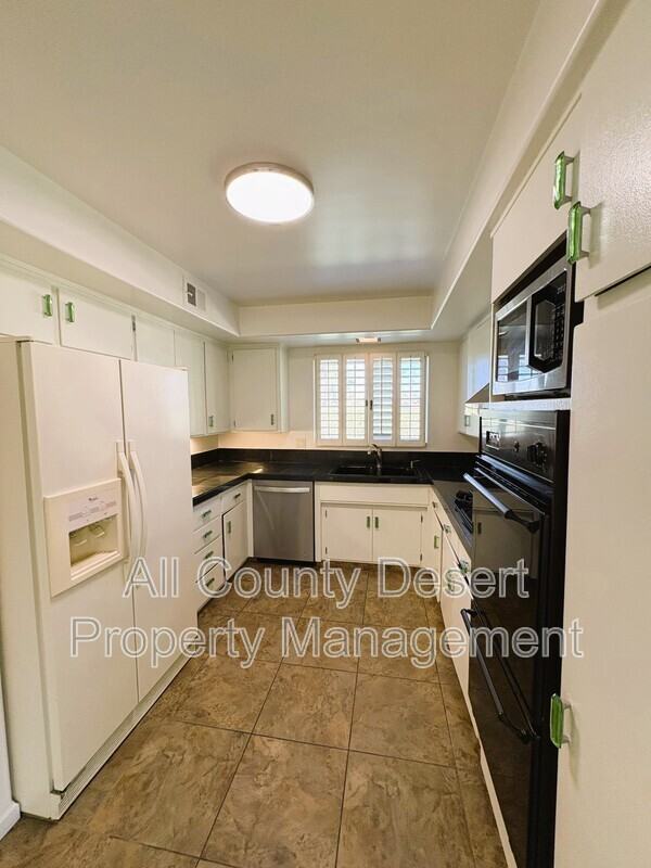 73394 Tamarisk St - Photo 7 of 28