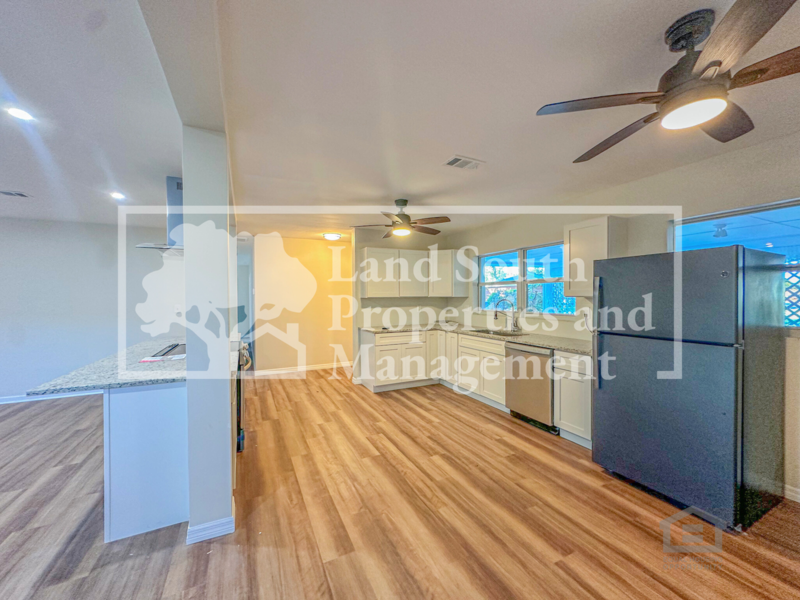 2618 S Palmeden Dr - Photo 3 of 18