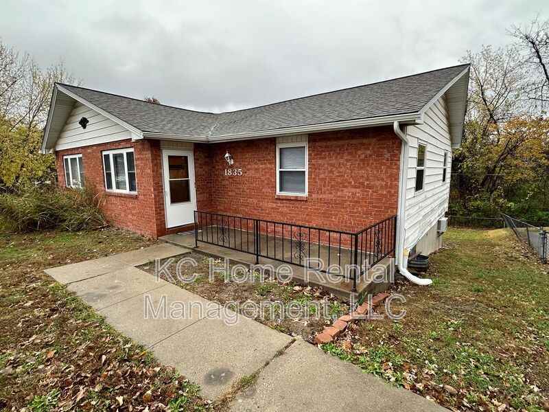 1835 N 77th St - Photo 3 of 28