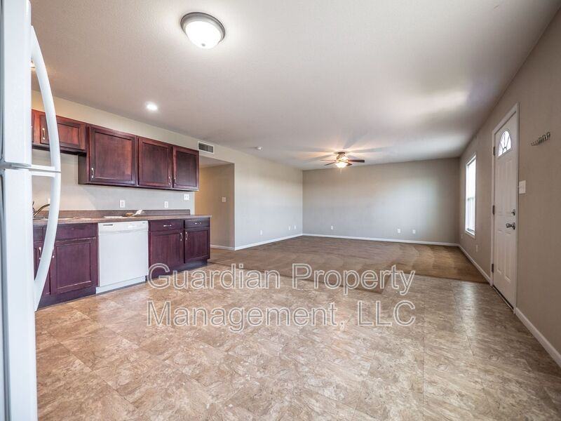 212 E 1st St - Photo 5 of 17