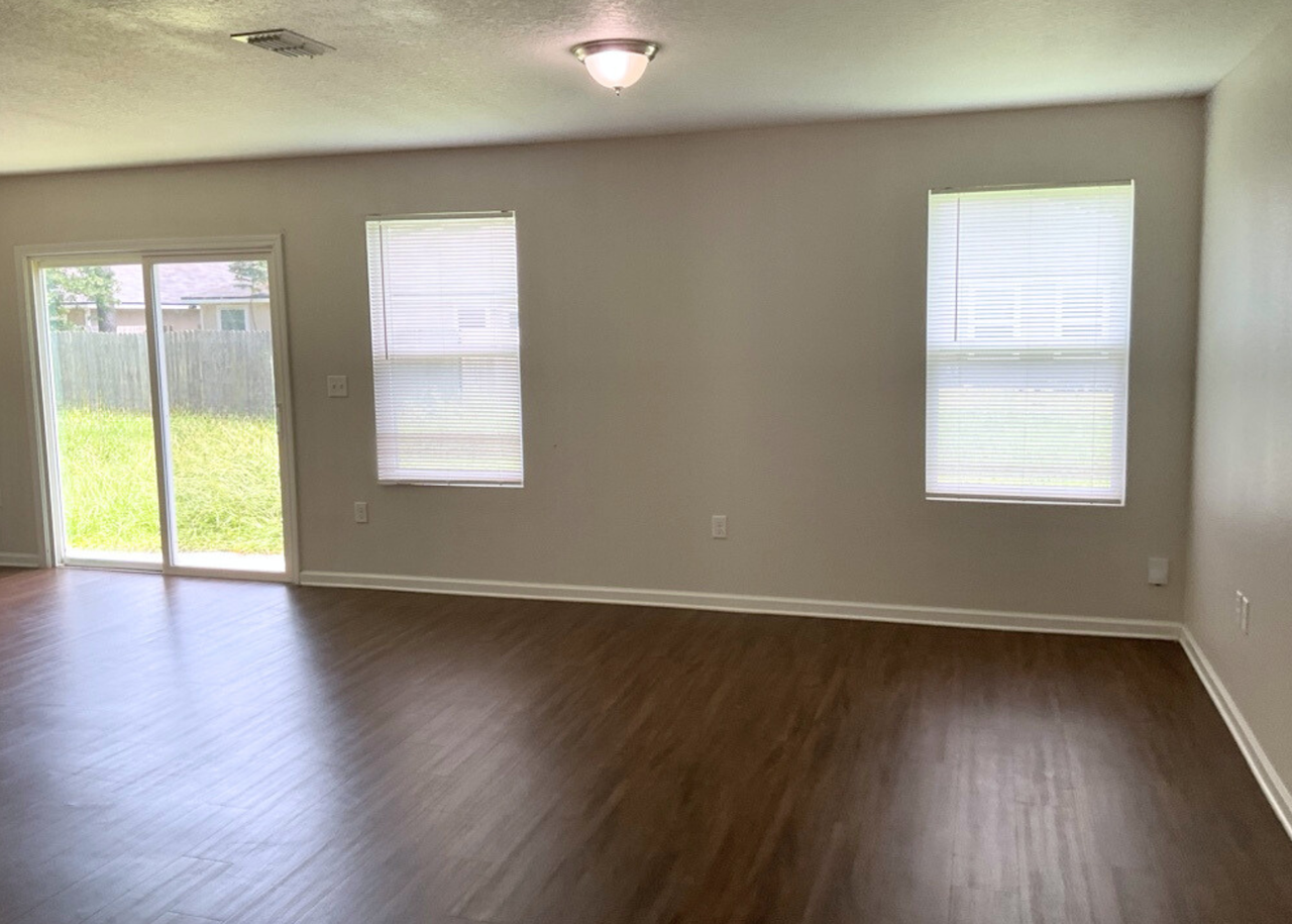 8060 Hastings St - Photo 3 of 17