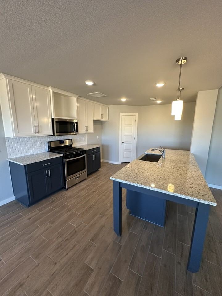 1651 E 140th Pl - Photo 4 of 17