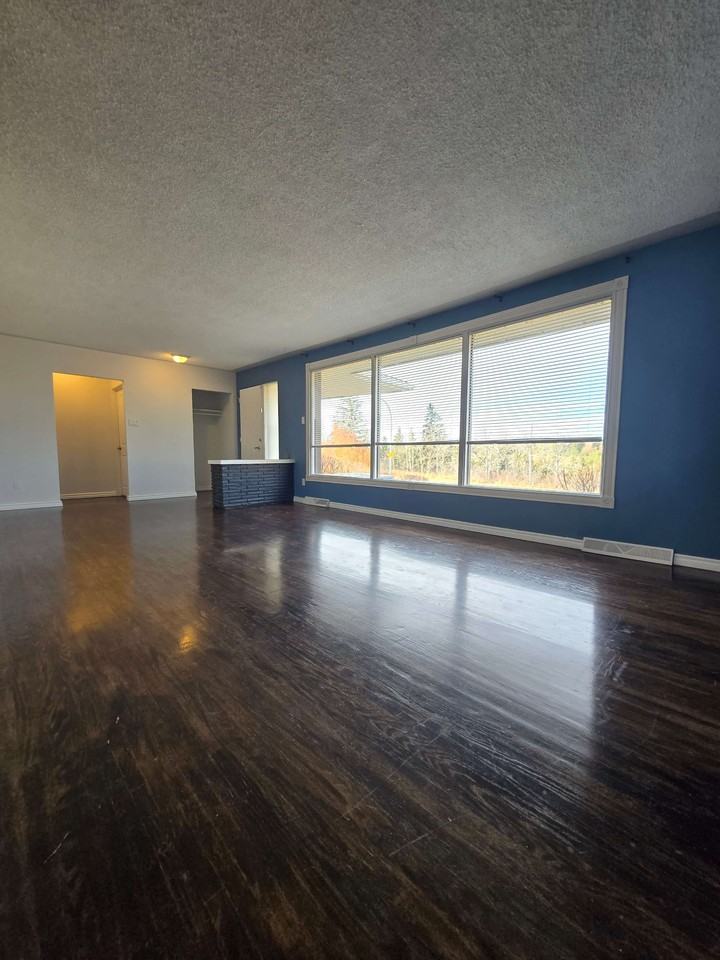 10623 Hardisty Dr Nw - Photo 3 of 14