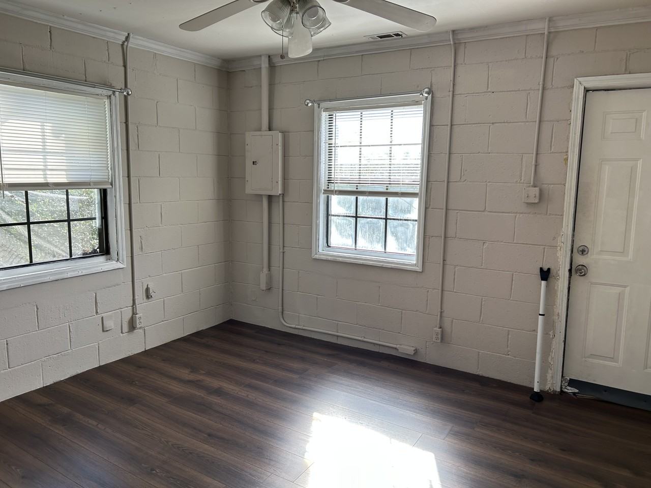 915 Cleveland St - Photo 2 of 9