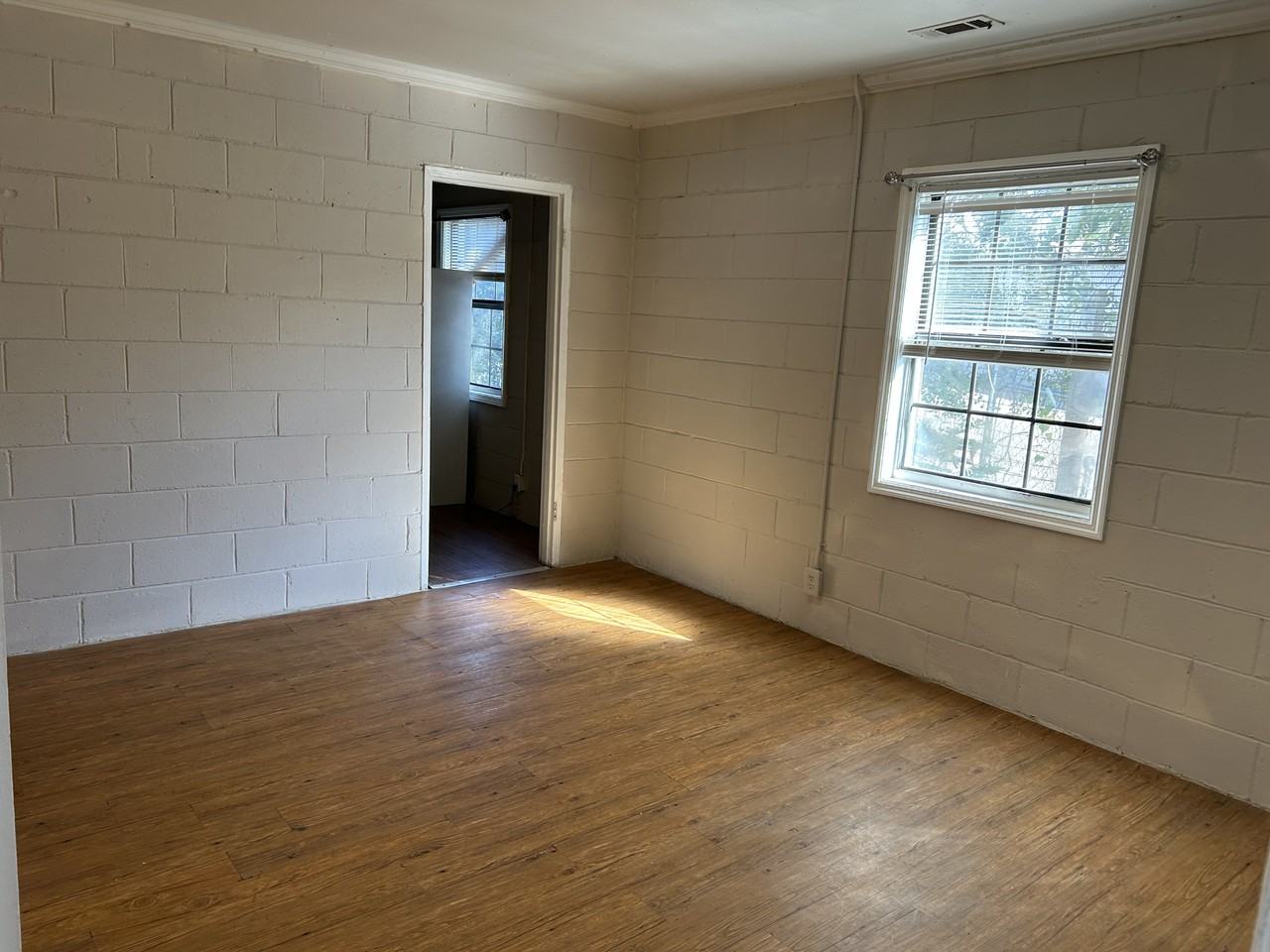 915 Cleveland St - Photo 3 of 9