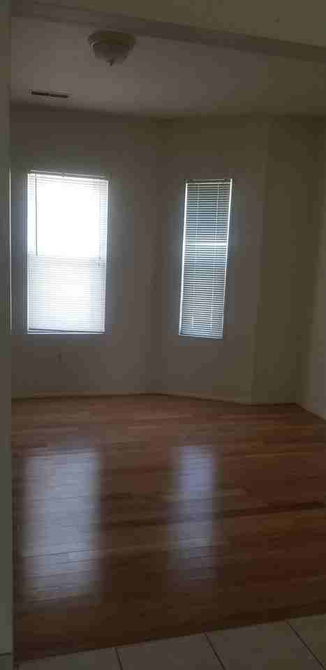 211 White St #2R - Photo 2 of 8