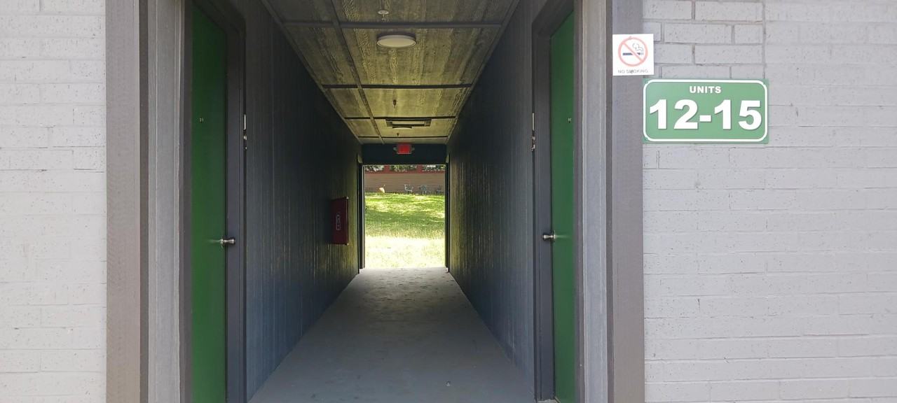 Live Oak Apartments - Photo 6 of 8