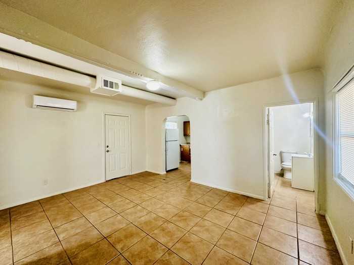 204 E Aviation Dr - Photo 2 of 10