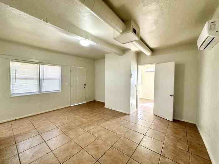 204 E Aviation Dr - Photo 3 of 10