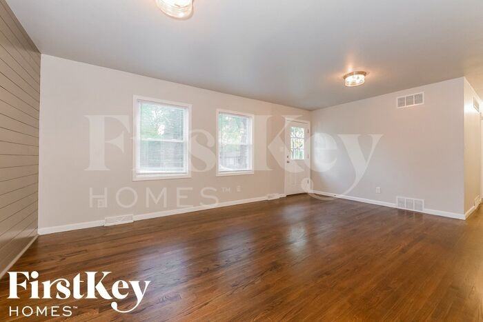 3701 Nw 60th Ter - Photo 3 of 14