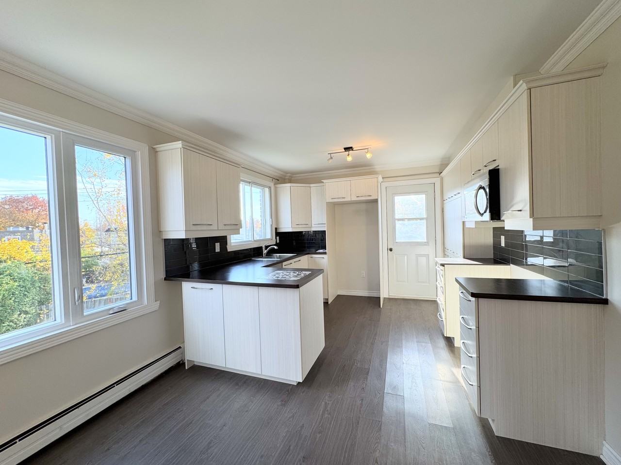 772 Terrasse Decelles - Photo 2 of 21