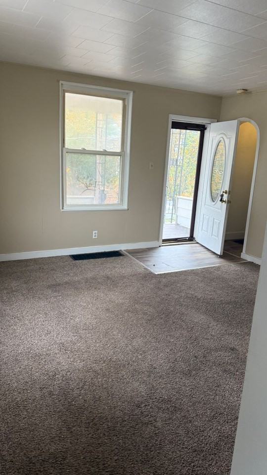 1809 E Washington St - Photo 2 of 5