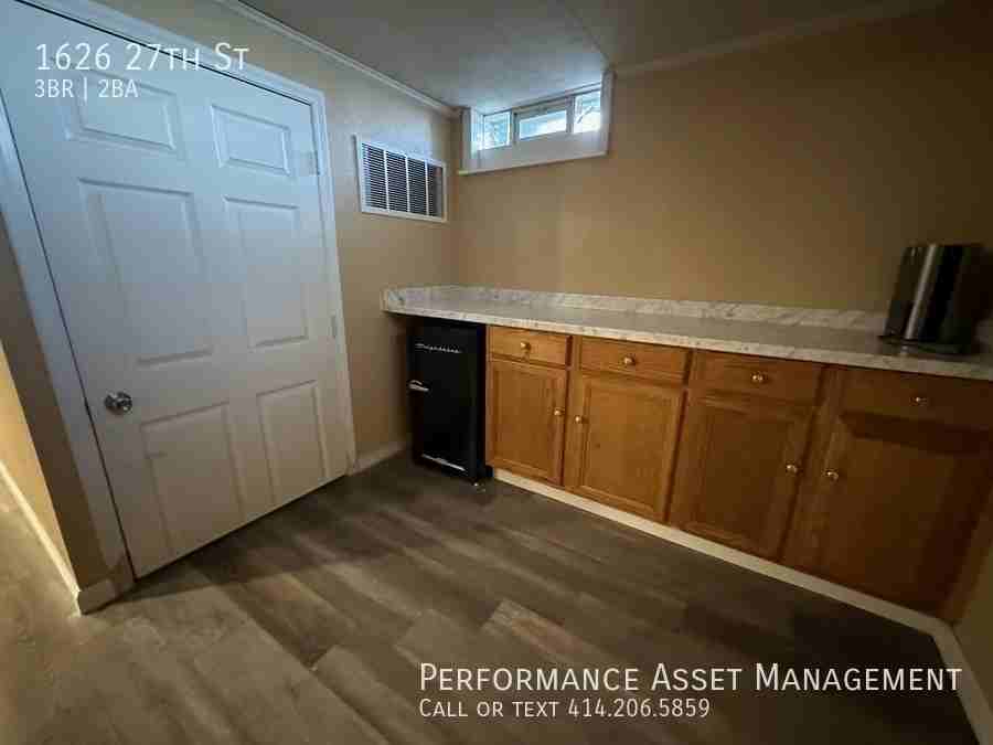 1626 27th St - Photo 3 of 17