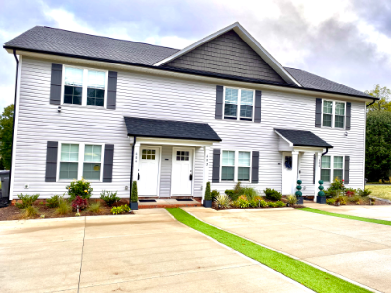 600 W 8th St - Photo 2 of 14