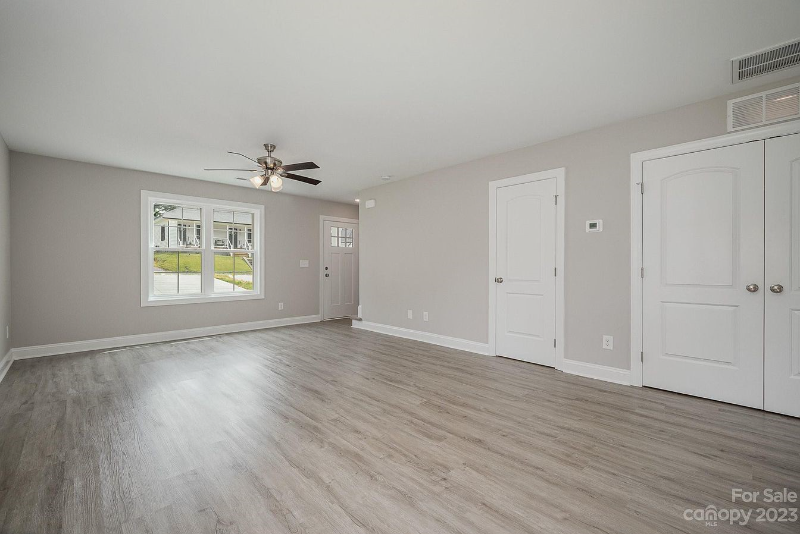 600 W 8th St - Photo 3 of 14