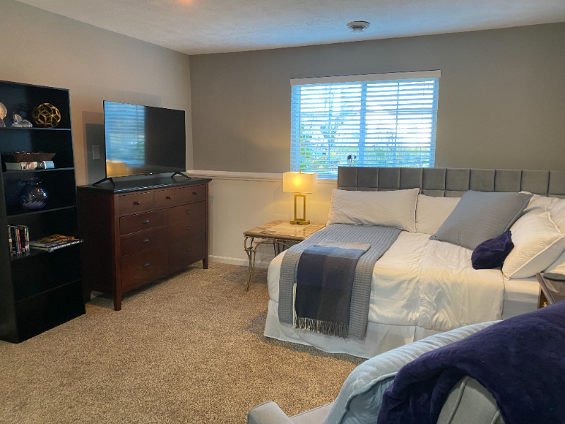 525 Winona Ave Nw - Photo 2 of 11