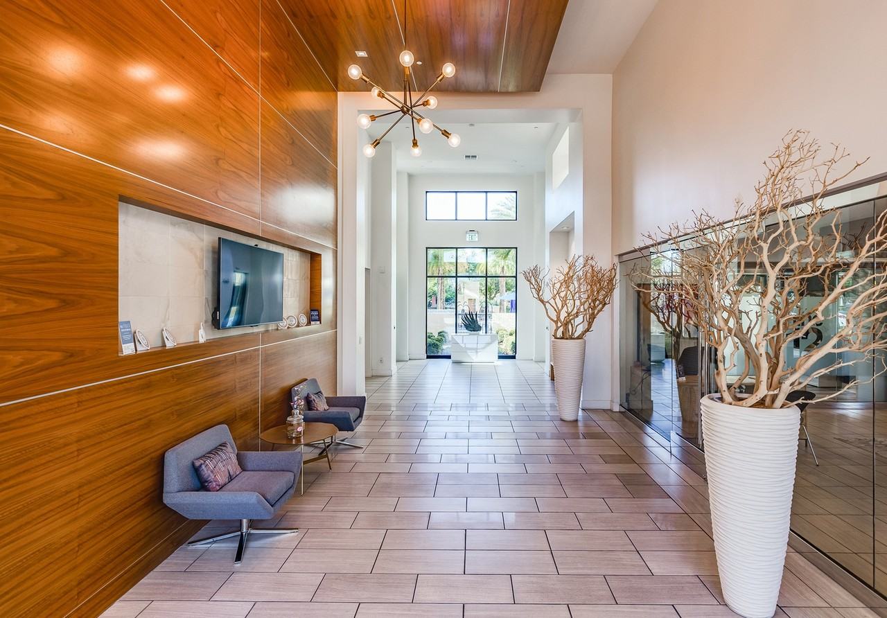 Nine12 Gateway Apartments - Photo 3 of 35