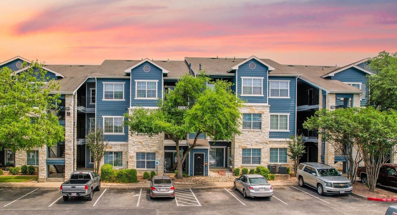 SoCo Park Apartments - Photo 2 of 31