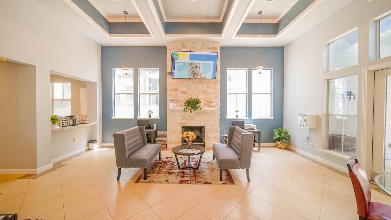 SoCo Park Apartments - Photo 4 of 31