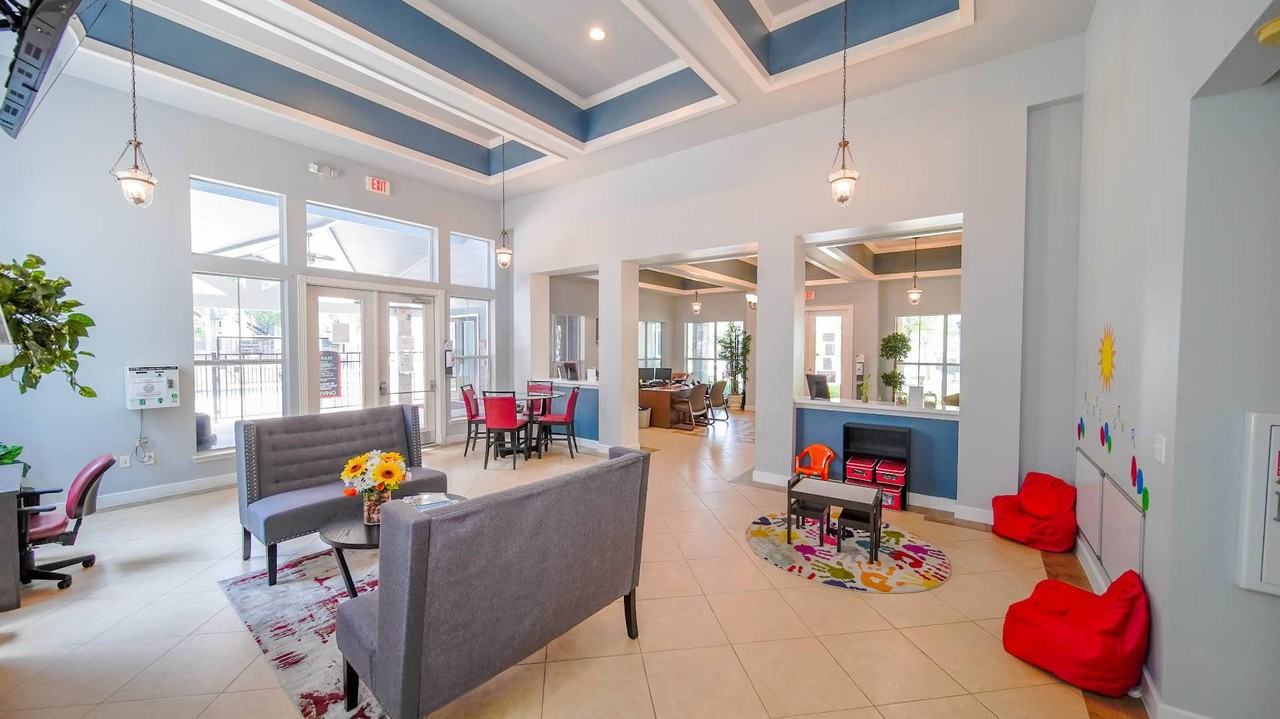 SoCo Park Apartments - Photo 5 of 31