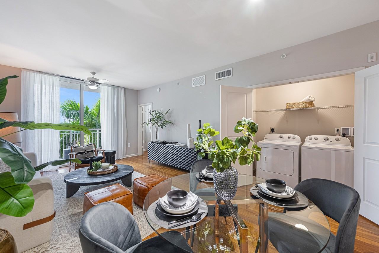 1640 Victoria Park - Photo 7 of 38