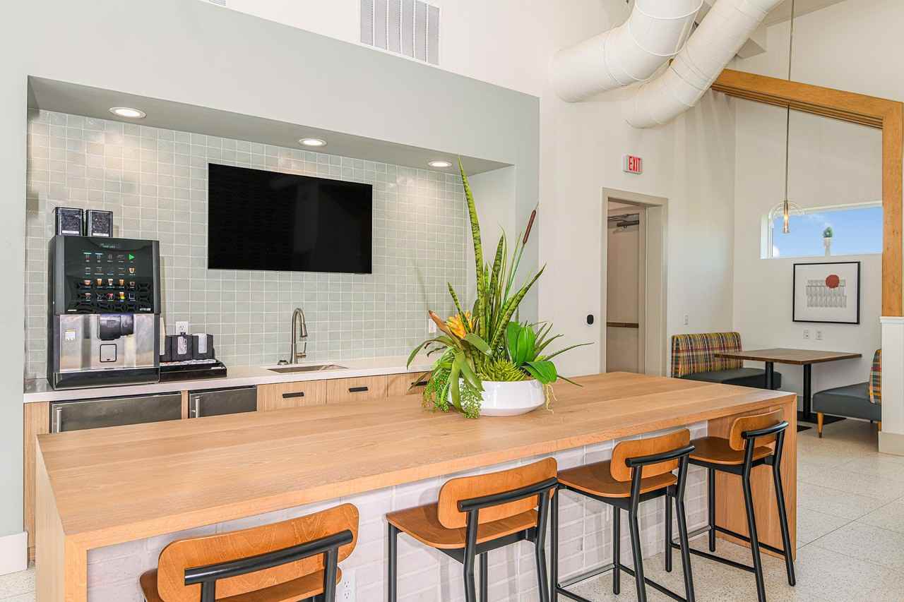 The Easton Riverview Apartments - Photo 6 of 37