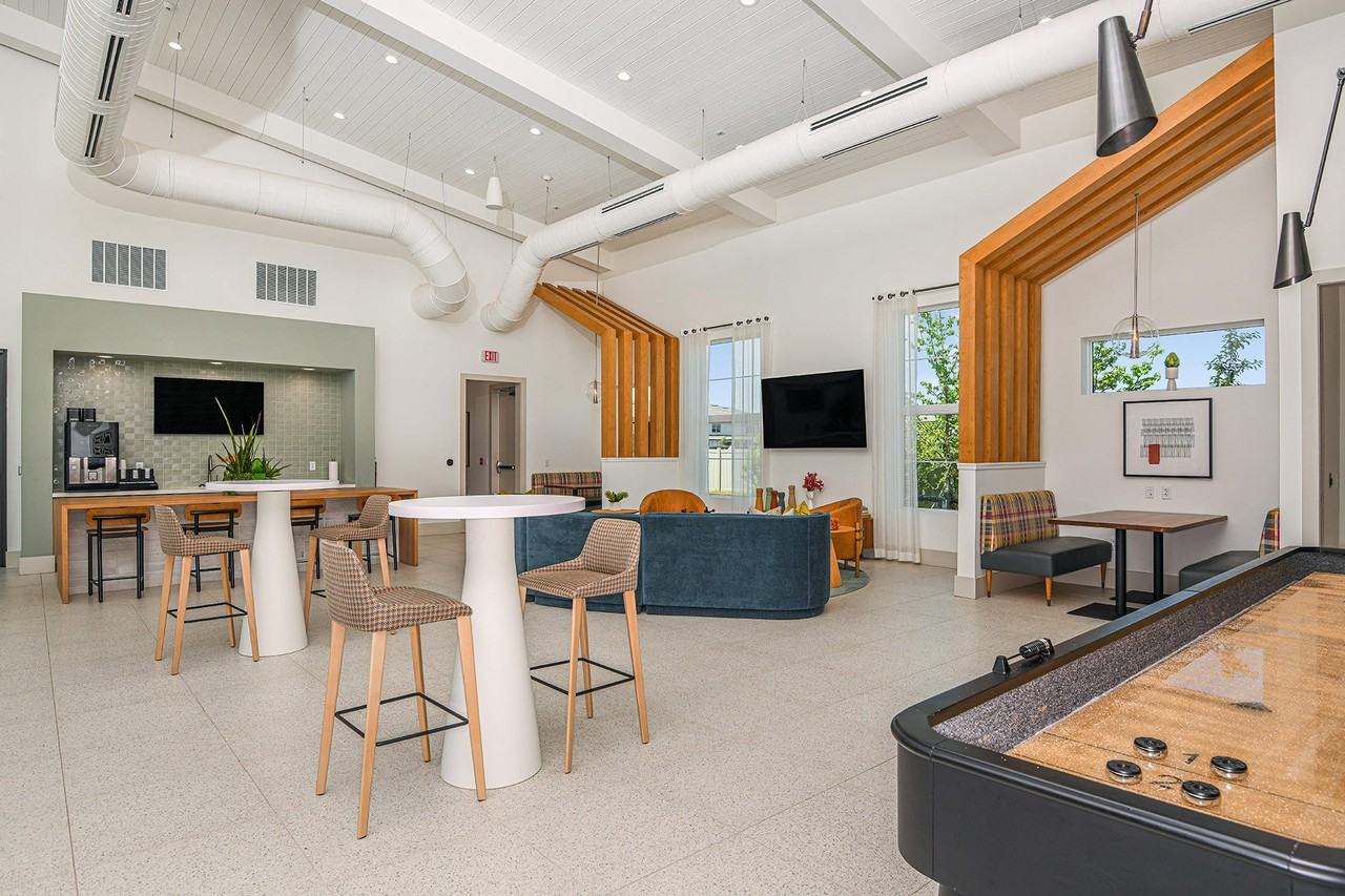 The Easton Riverview Apartments - Photo 7 of 37