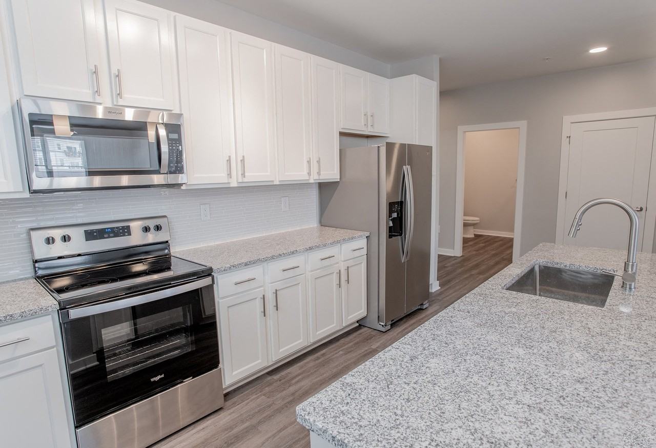 100 Prince Apartments - Photo 7 of 46