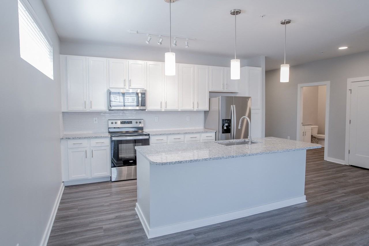 100 Prince Apartments - Photo 6 of 46