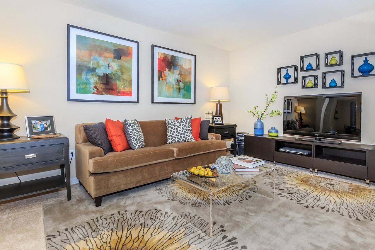 Peloton Apartments - Photo 3 of 29