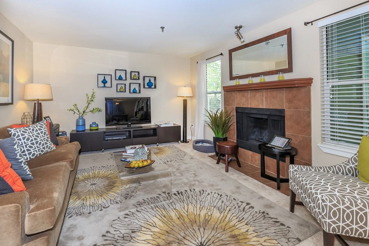 Peloton Apartments - Photo 4 of 29