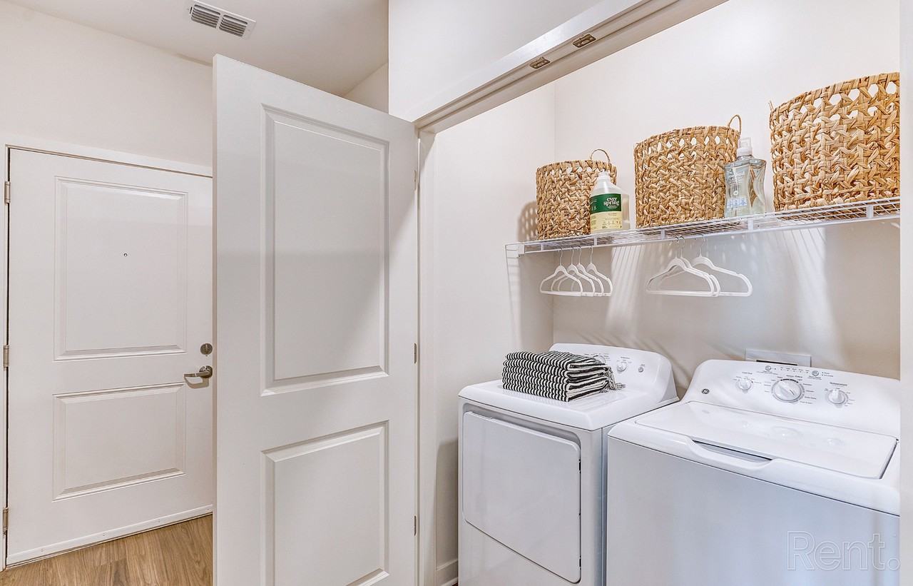 Classic City Flats | Luxury Apartments - Photo 7 of 40