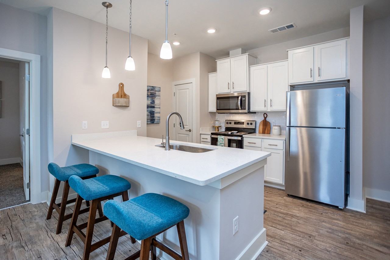 Farragut Junction Apartments - Photo 2 of 40