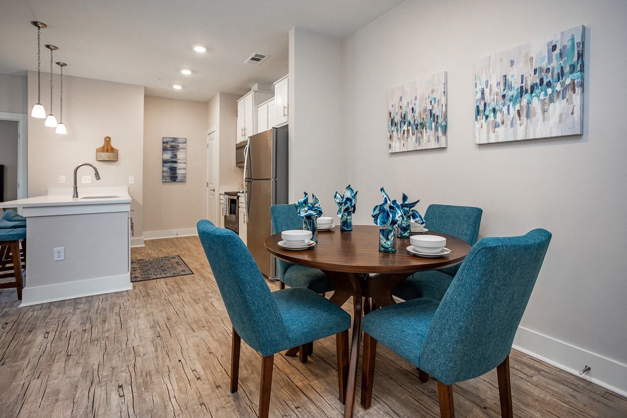 Farragut Junction Apartments - Photo 4 of 40