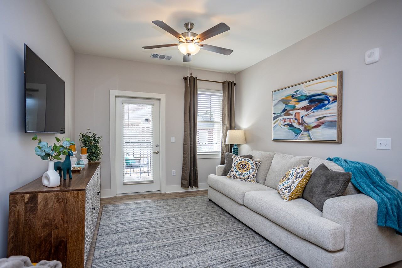 Farragut Junction Apartments - Photo 5 of 40