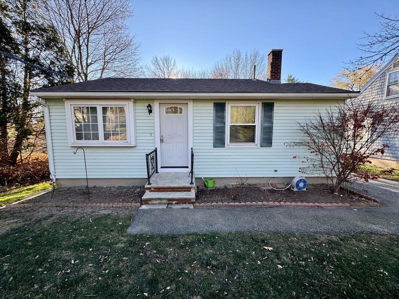 305 Brook St - Photo 2 of 18